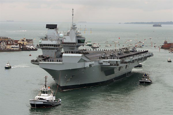 HMS Queen Elizabeth arrives into Portsmouth for the first time | The ...